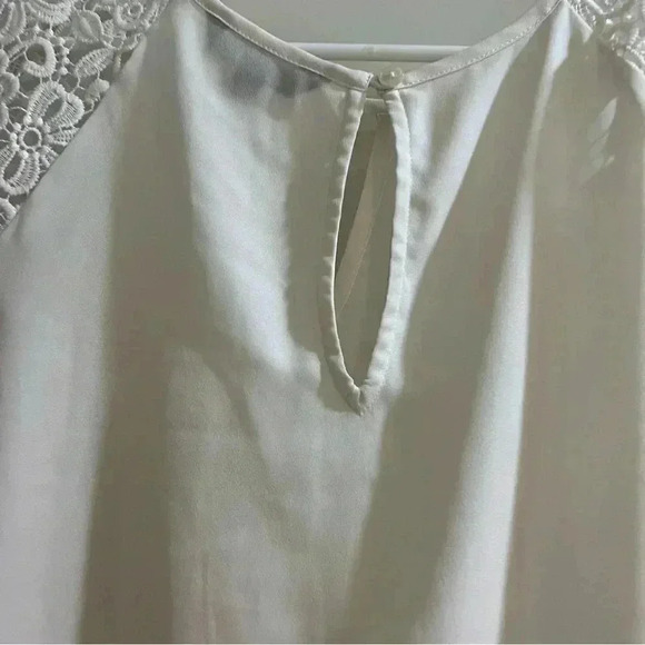 Express Women’s White Lace Sleeveless Blouse Size Small - Picture 6 of 9